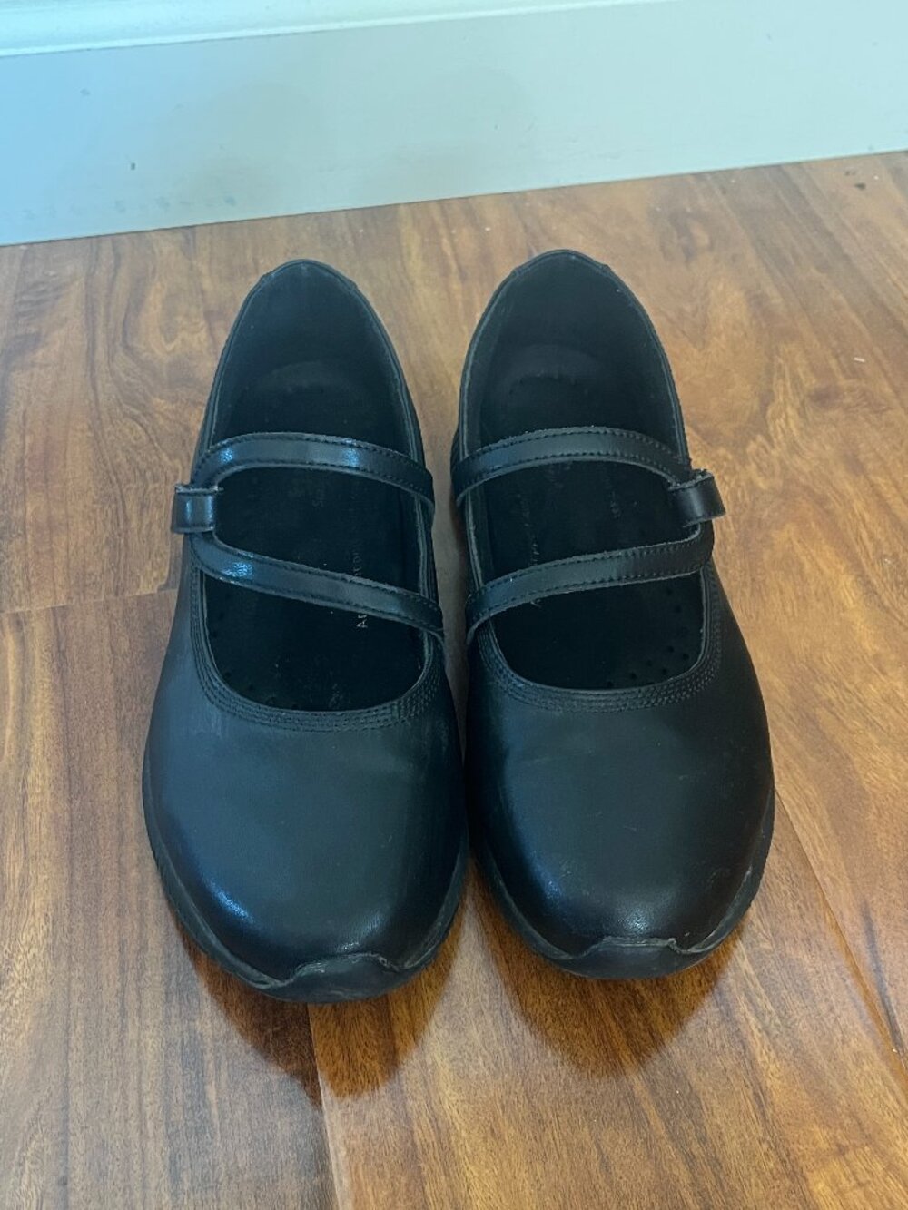 Dr Scholls Black Leather Mary Janes Size 9 spring step oil and slip resistant